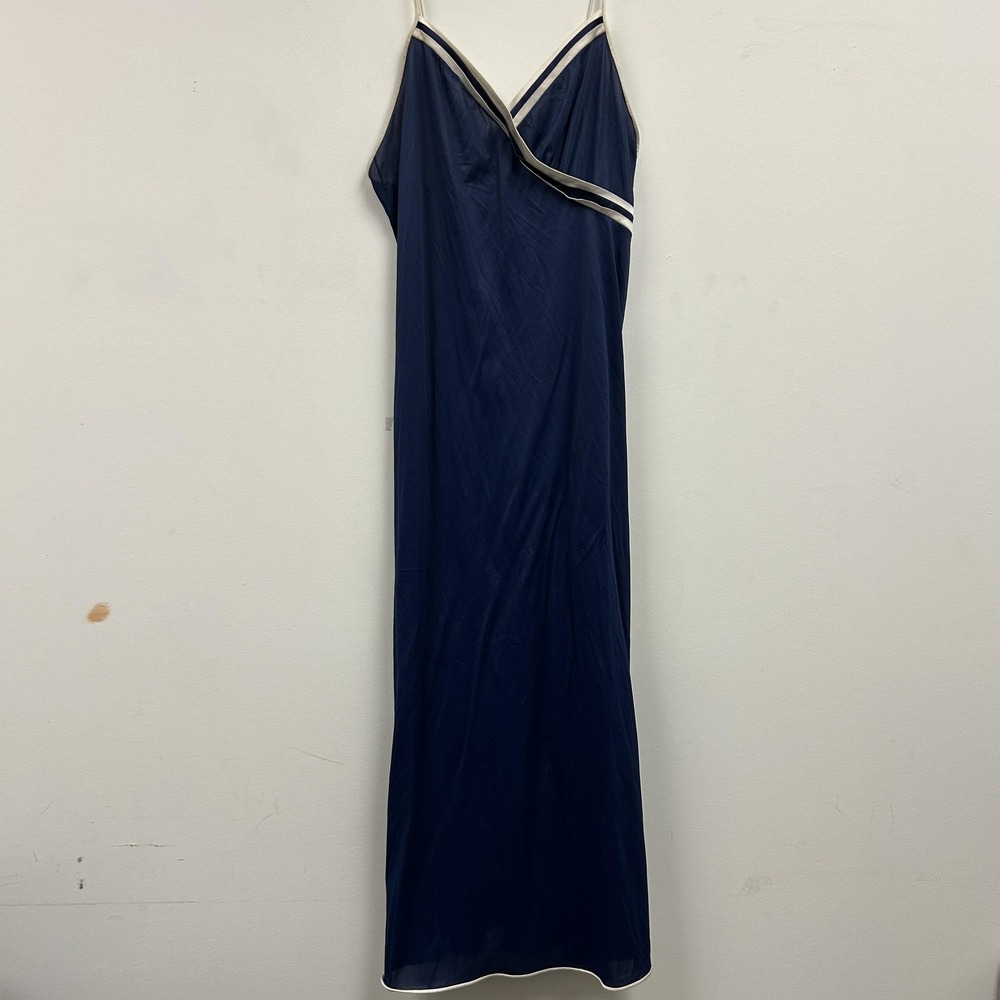 Vintage Vanity Fair Full Slip Womens Medium Blue Nylon Satin Trim Lingerie